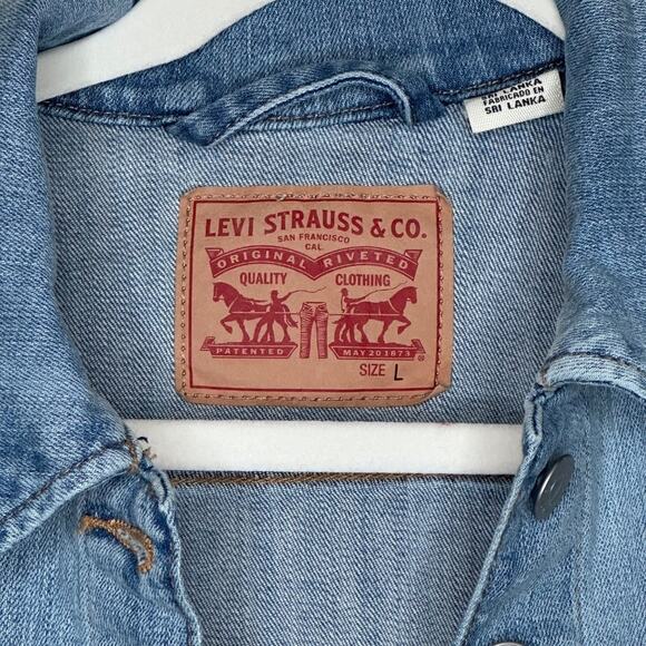 Levi's Women's Original Trucker Jacket, Light Wash (Jeanie), Size Large - Picture 4 of 10